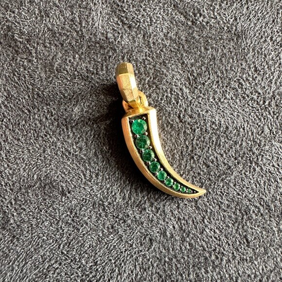 David Yurman Petrvs Claw Amulet Pendant in 18K Yellow Gold & Emeralds - Picture 6 of 16